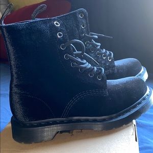 RARE Doc Martens Page BLACK VELVET sz6